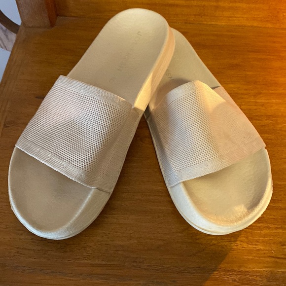 Joe Fresh Slides - Picture 1 of 5